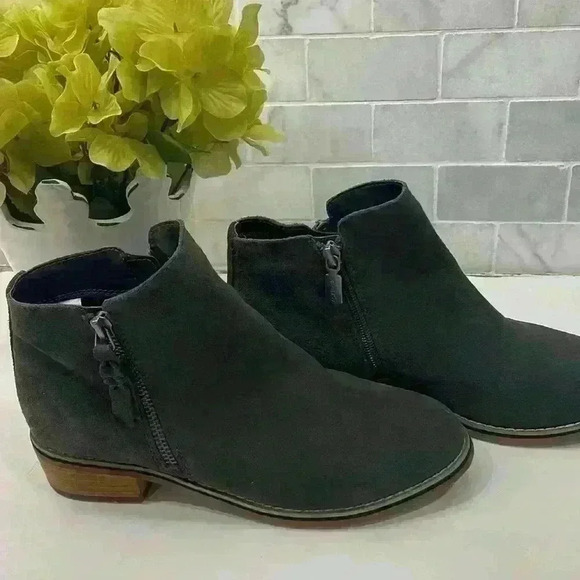 Blondo, “Liam” waterproof dark grey Ankle Bootie. Excellent Condition Size 7.5 - Picture 2 of 11